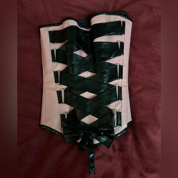 Pink leather overbust corset with black pvc details - Picture 1 of 5